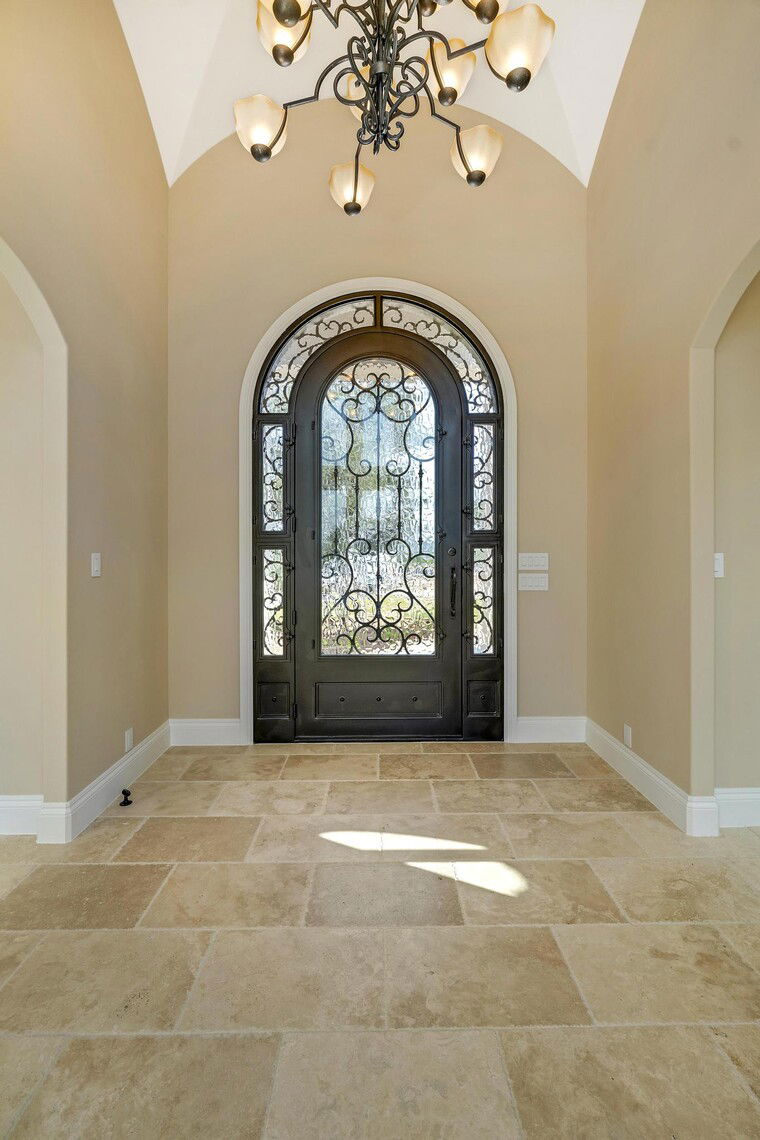 Online design Traditional Hallway/Entry by Erica G. thumbnail