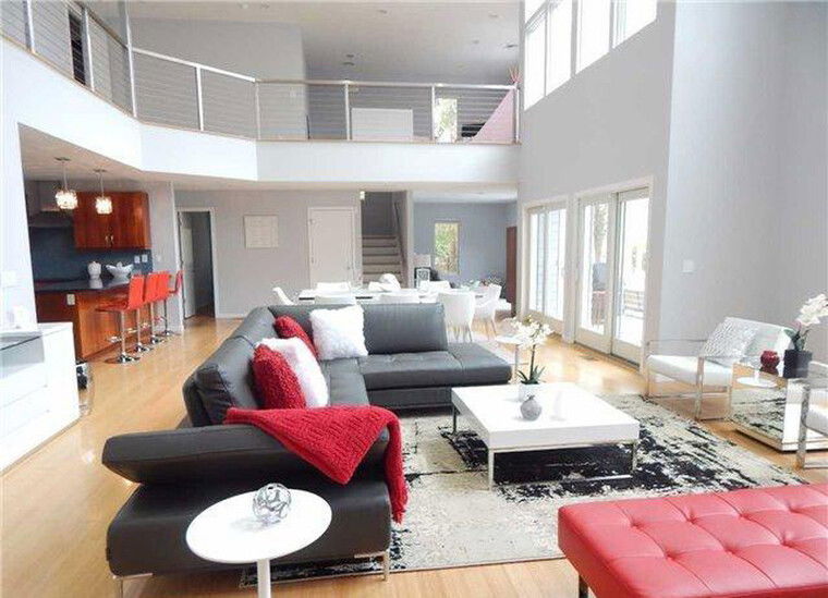 Online design Modern Living Room by Amy F.  thumbnail