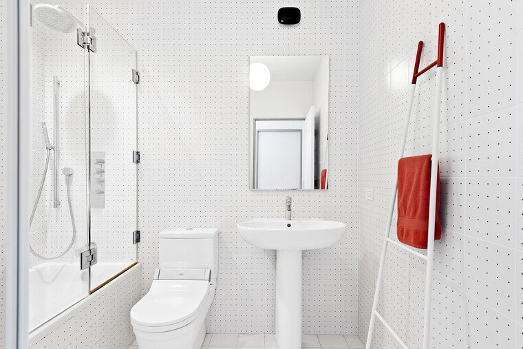 Online design Contemporary Bathroom by Sara M. thumbnail
