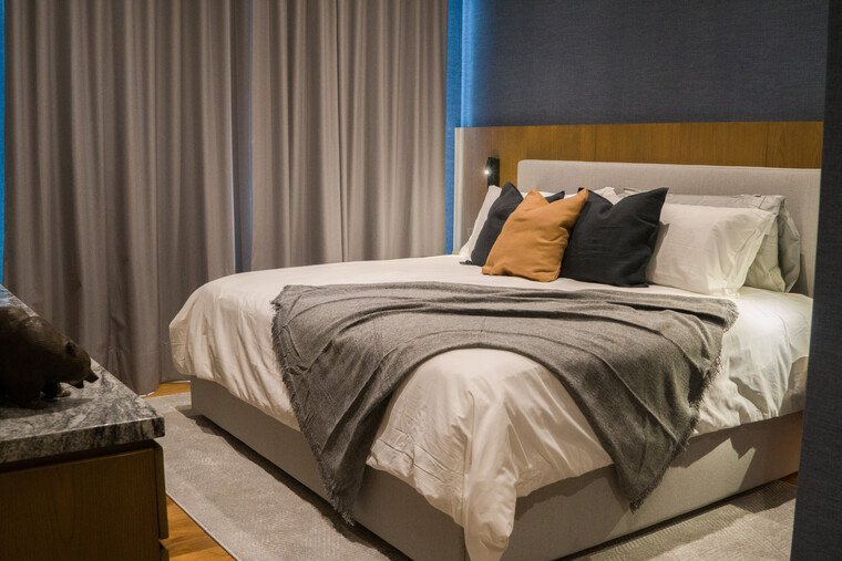 Online design Modern Bedroom by Elena F. thumbnail