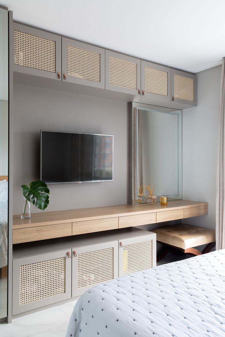 Online design Contemporary Bedroom by Gabriela L. thumbnail