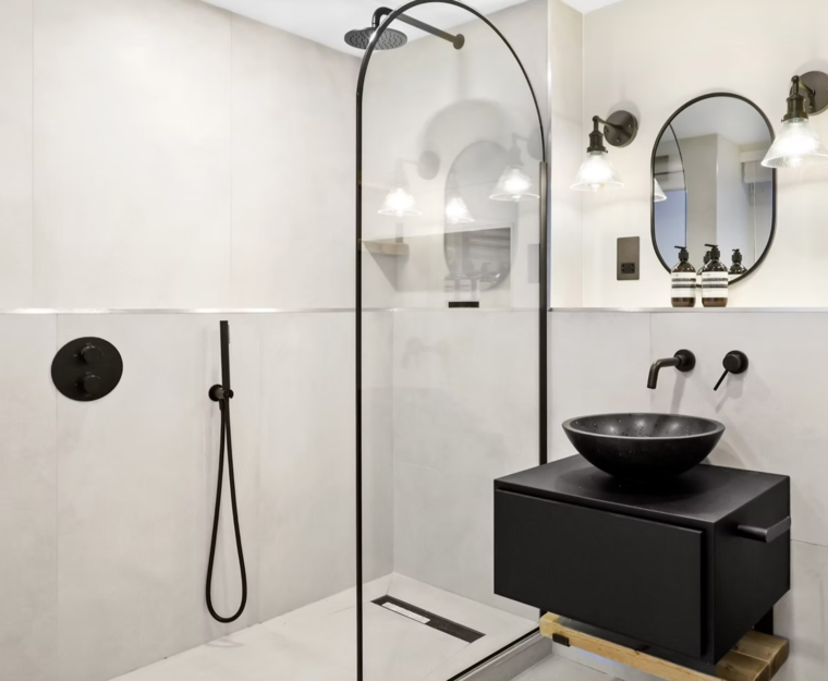 Online design Modern Bathroom by Katarina K. thumbnail