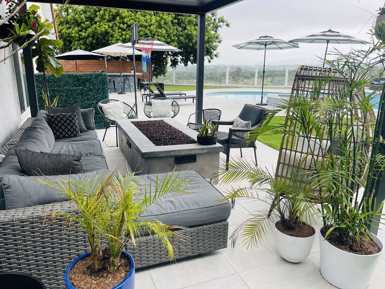 Online design Contemporary Patio by Sarah A. thumbnail