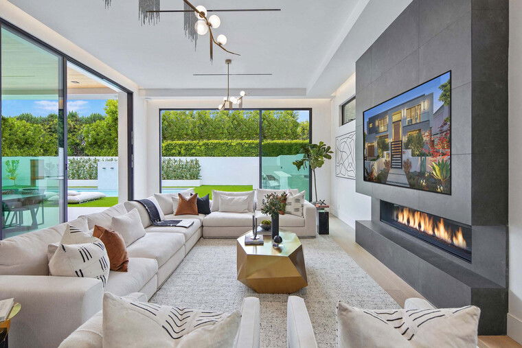Online design Contemporary Living Room by Lori D. thumbnail