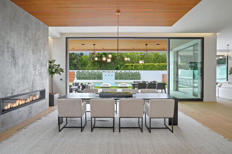 Online design Modern Dining Room by Lori D. thumbnail