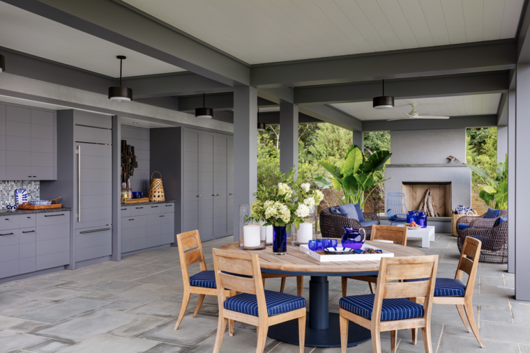 Online design Modern Patio by Samantha R. thumbnail