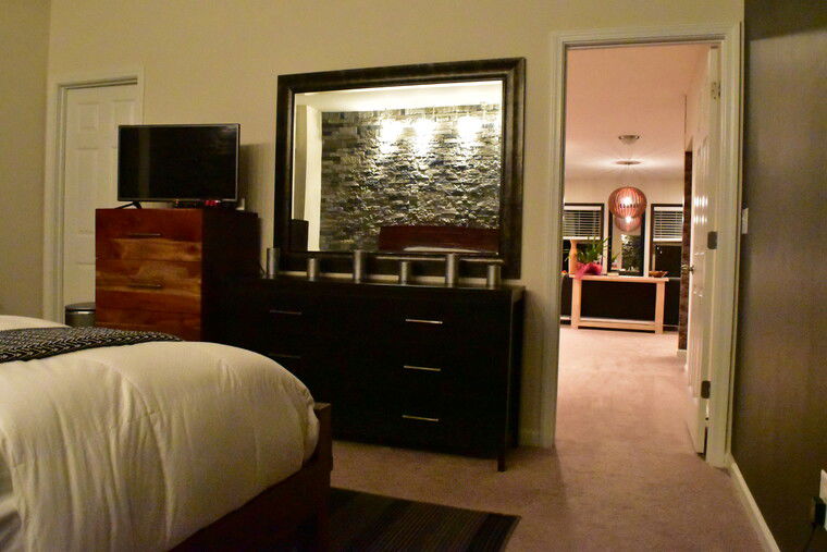 Online design Contemporary Bedroom by Soniya M. thumbnail
