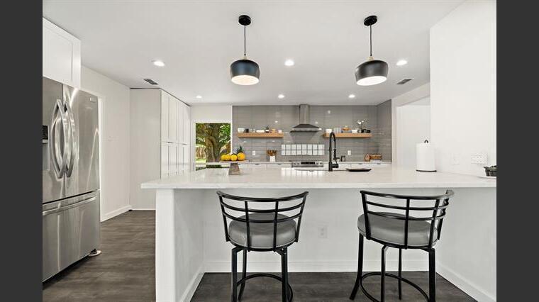 Online design Contemporary Kitchen by Ivonne O. thumbnail