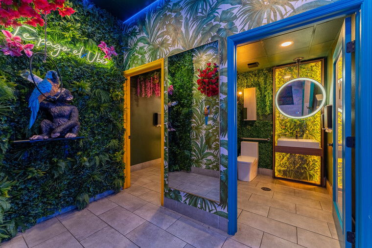 Online design Contemporary Business: 1 Space by Yumilka S. thumbnail