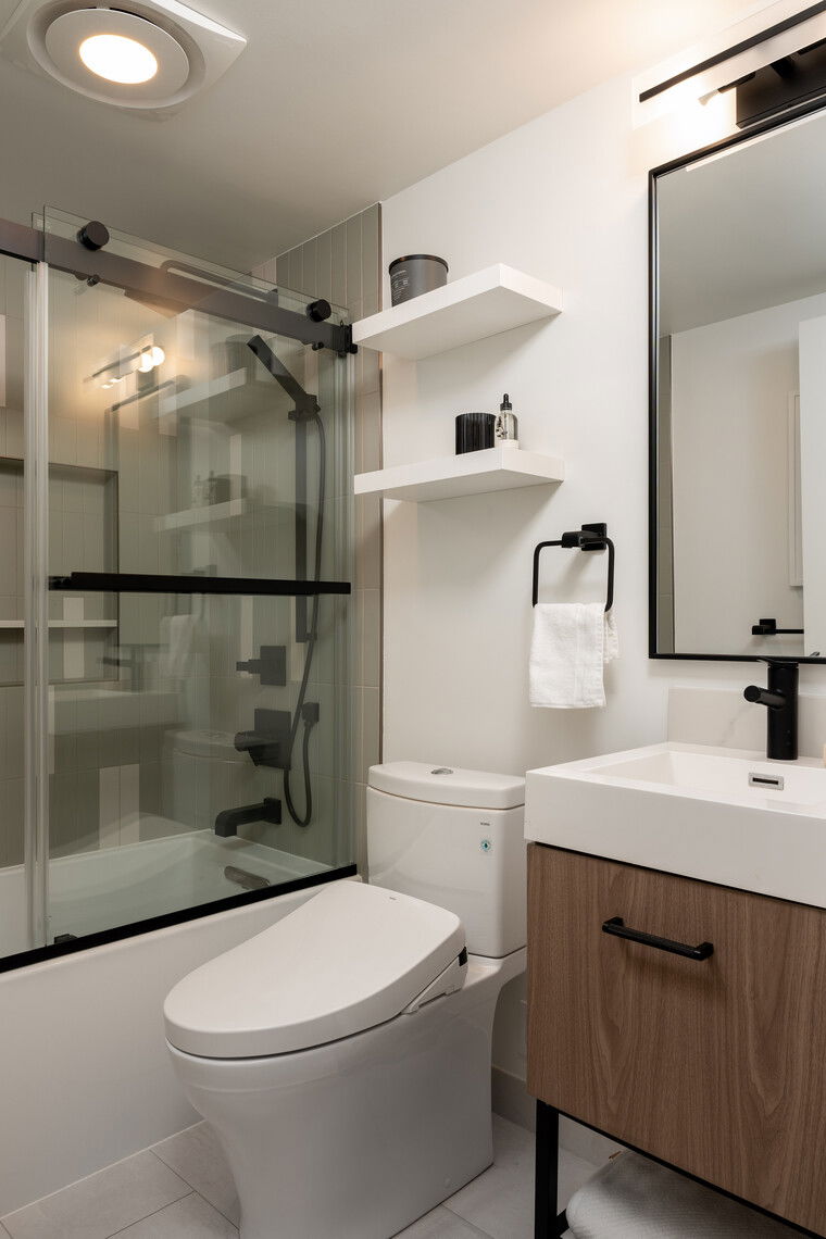 Online design Contemporary Bathroom by Alina H. thumbnail