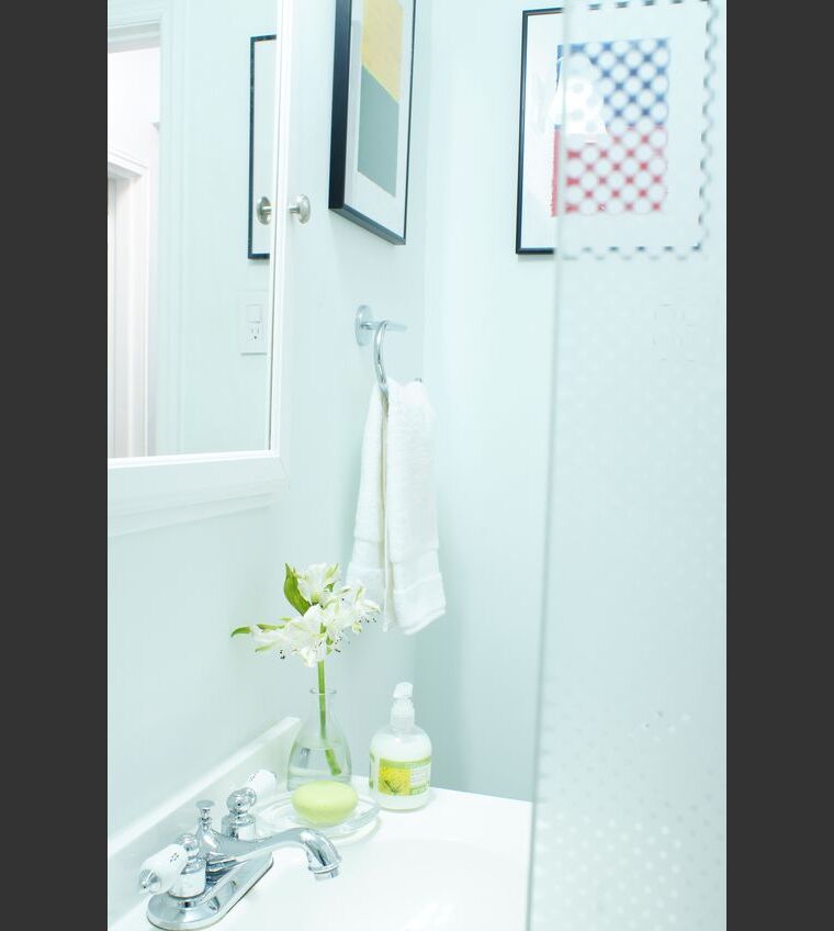 Online design Contemporary Bathroom by Renata G. thumbnail