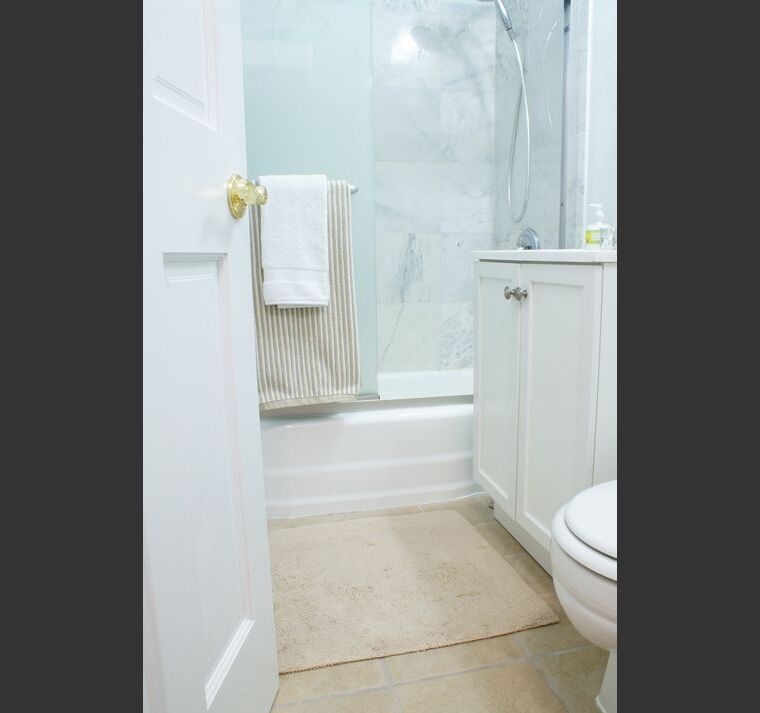 Online design Contemporary Bathroom by Renata G. thumbnail