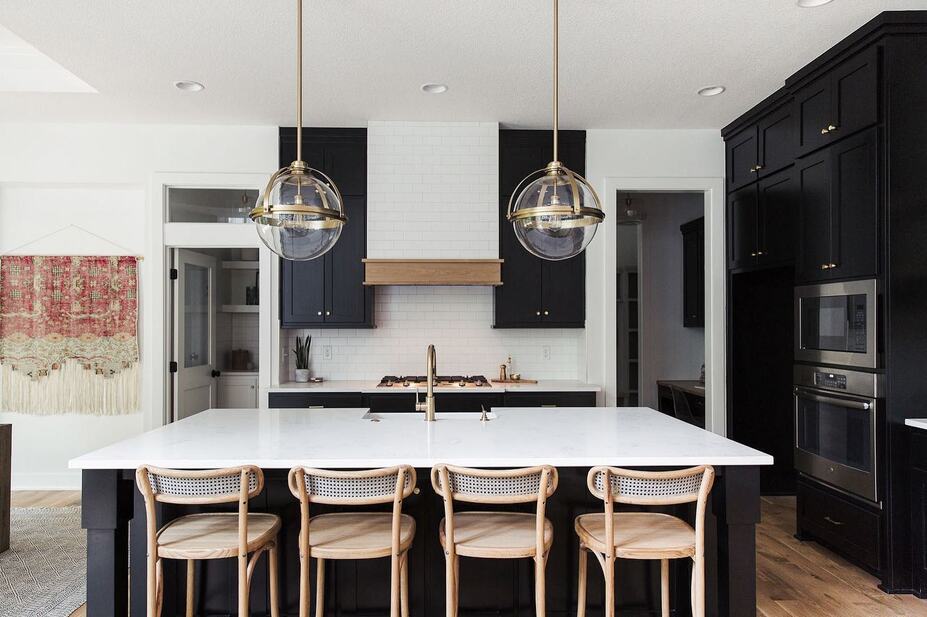 Kitchen  by Vancouver Interior Decorators