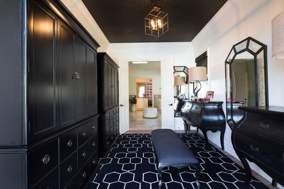 Hallway  by Charlotte Interior Designers