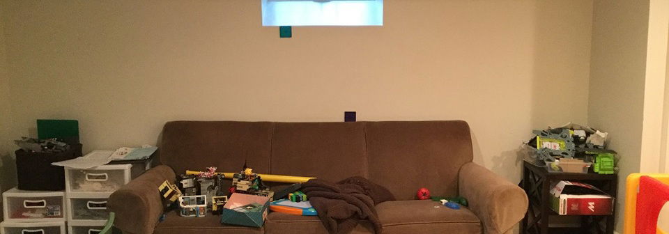 Sala de Familia Moderna en el Sótano- Foto Antes