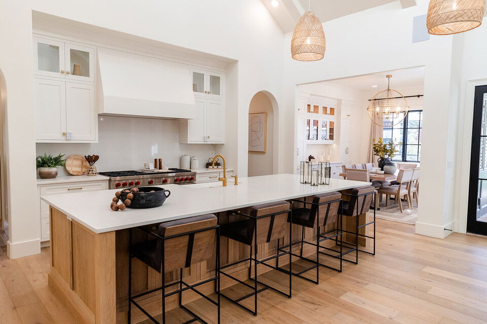 Modern Farmhouse Eat-In Kitchen Interior Design