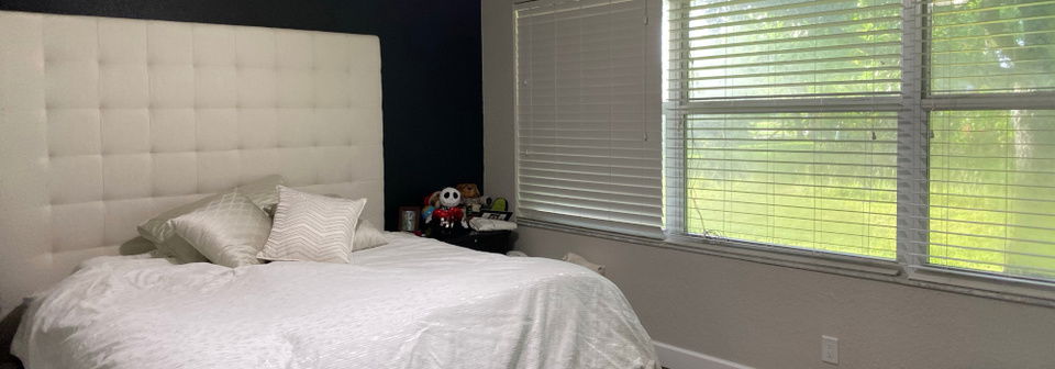 Transformación de dormitorio moderno y glamoroso - Foto antes