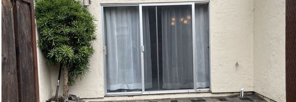 Patio Exterior Relajante con Jacuzzi - Foto Antes