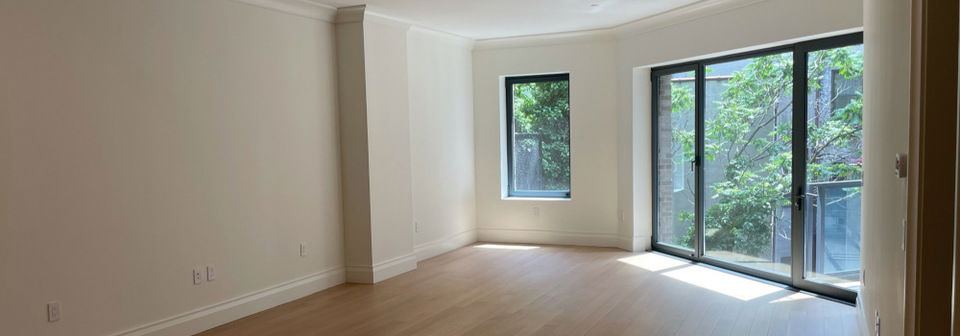 Hogar Contemporáneo Relajado con Pisos de Madera Dura - Foto Antes