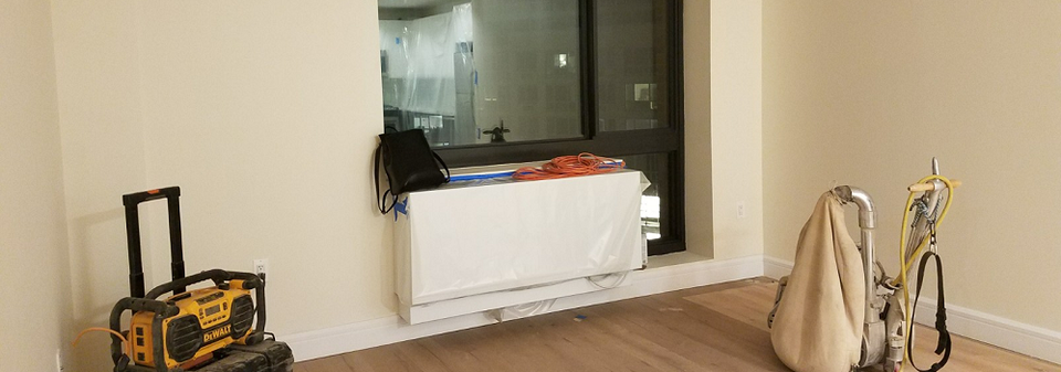 Sala contemporánea con tonos neutros - Foto antes