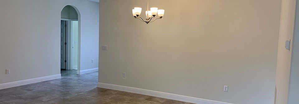 Decoración del hogar de sala y comedor en transición - Foto antes