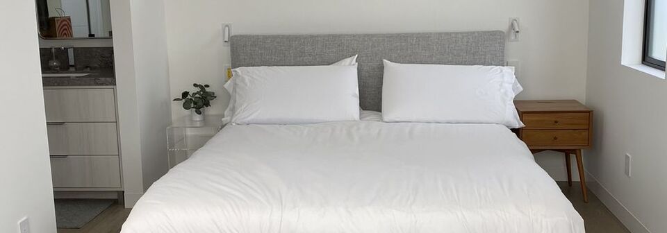 Bienvenida a la pequeña habitación de invitados - Foto antes