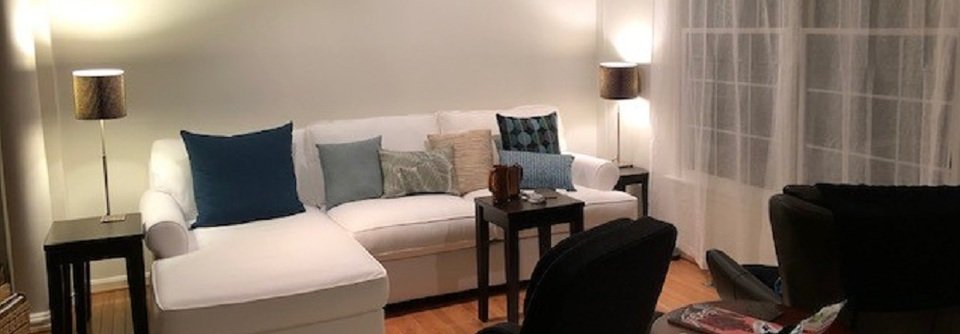 Bachelor Living Room Design Transformation-Kit - Before
