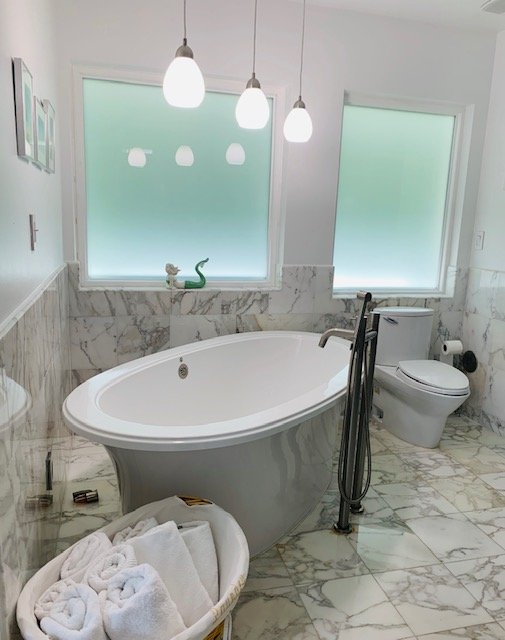 Online design Modern Bathroom by Laura C. thumbnail