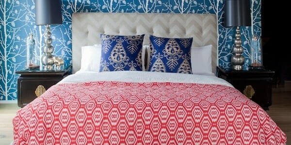mixing-patterns-bedroom-wallpaper-600x300