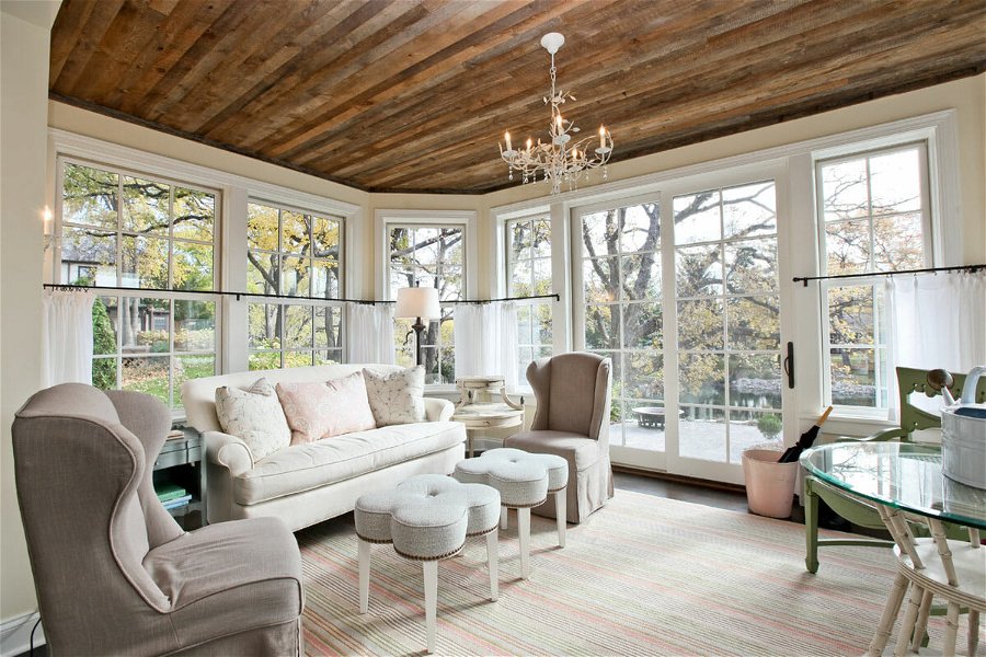 wood panelled ceiling decoration in a white living room with chandelier
