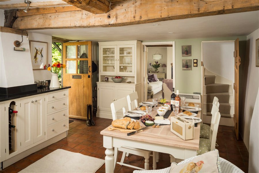 cozy traditional cottage interior design
