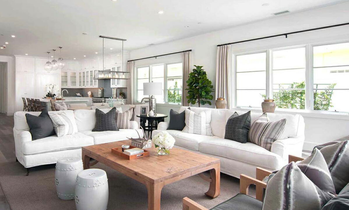 Antes & Después: Diseño de Interiores de Casa Moderna de Concepto Abierto por los mejores decoradores de interiores de Seattle