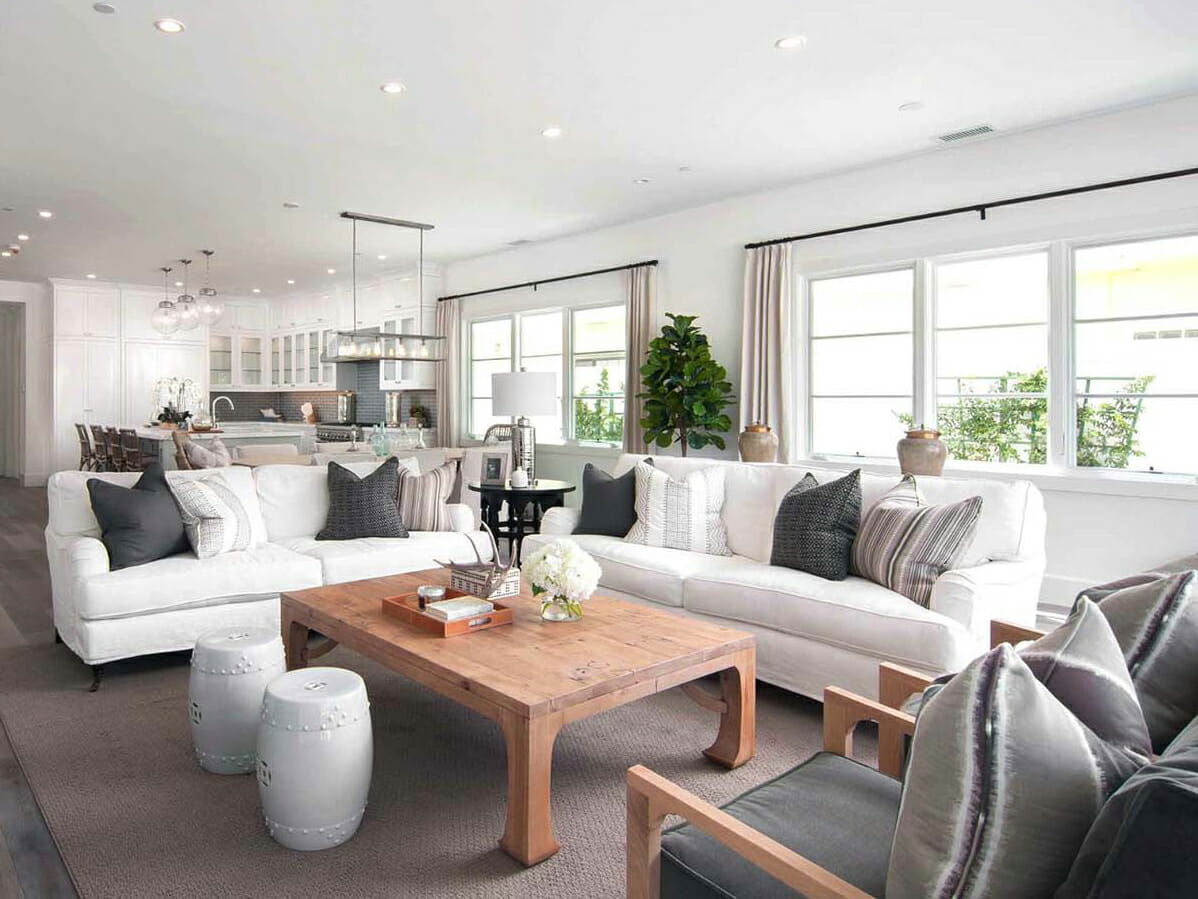 Antes & Después: Diseño de Interiores de Casa Moderna de Concepto Abierto por los mejores decoradores de interiores de Seattle
