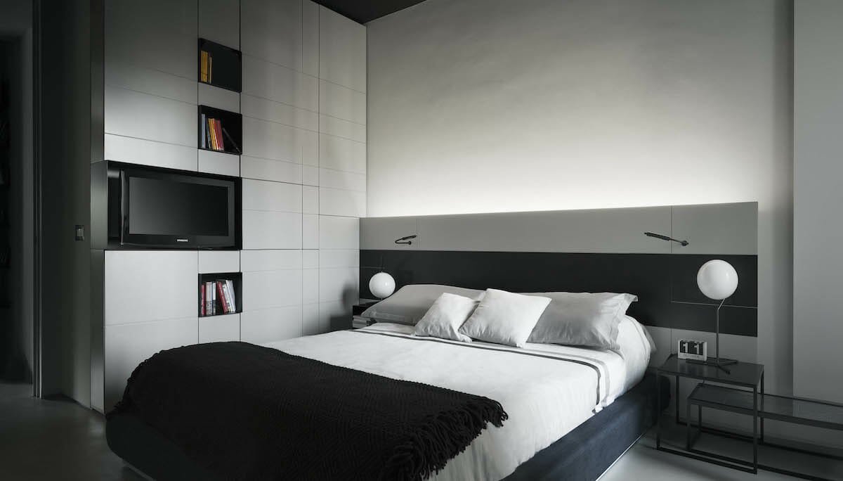 Minimalism to make a small bedroom look bigger