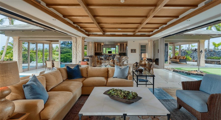 open air living room by Top Honolulu Interior designers carrie nicholson