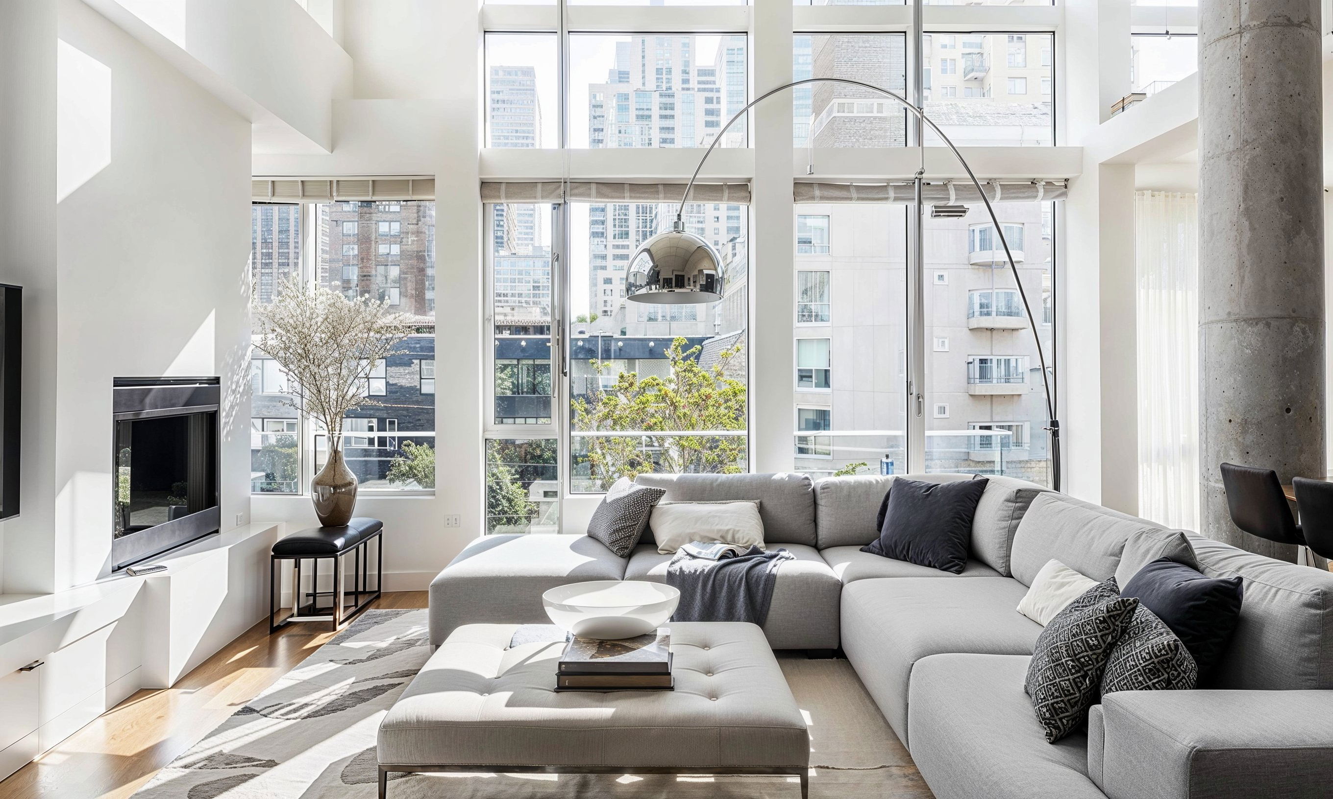 Antes & Después: Diseño de Estudio Pequeño y Elegante por decoradores de interiores asequibles de Seattle