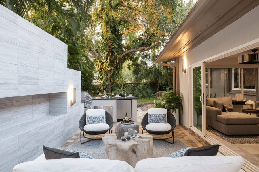 Contemporary outdoor living space by Decorilla designer, Stella P