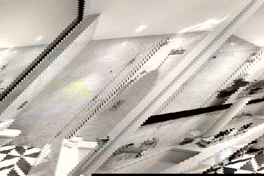 Classic tile drenching trend by Decorilla designer, Joseph G. 