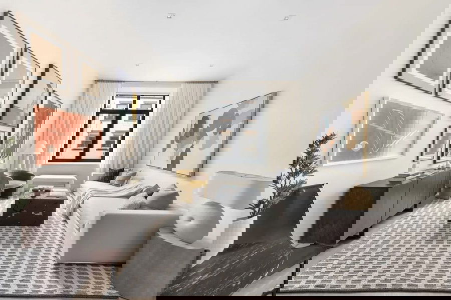 Contemporary sitting room decor by DECORILLA designer, Leanna S.