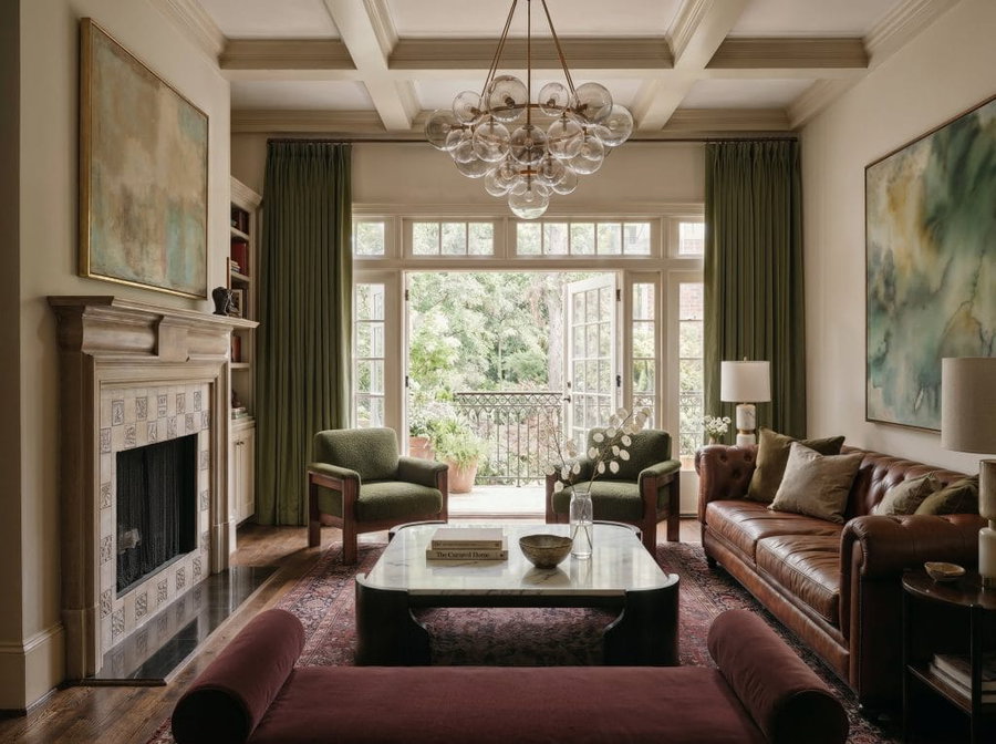 Traditional interior design style in a living room by Decorilla