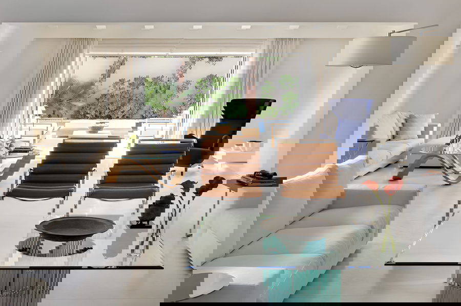 Colorful Quiet Luxury: The Trend That Balances Boldness with Elegance