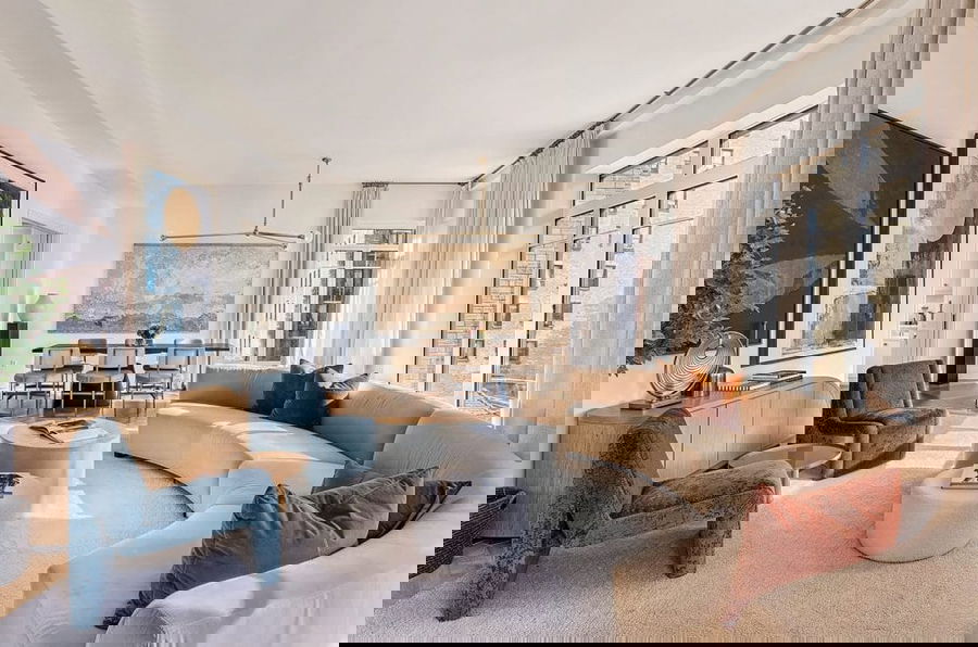 Eclectic living room colors of the year 2026 by DECORILLA designer, Leanna S.