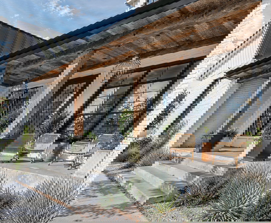 Before & After: Modern New Construction – Welcoming Entrance Areas