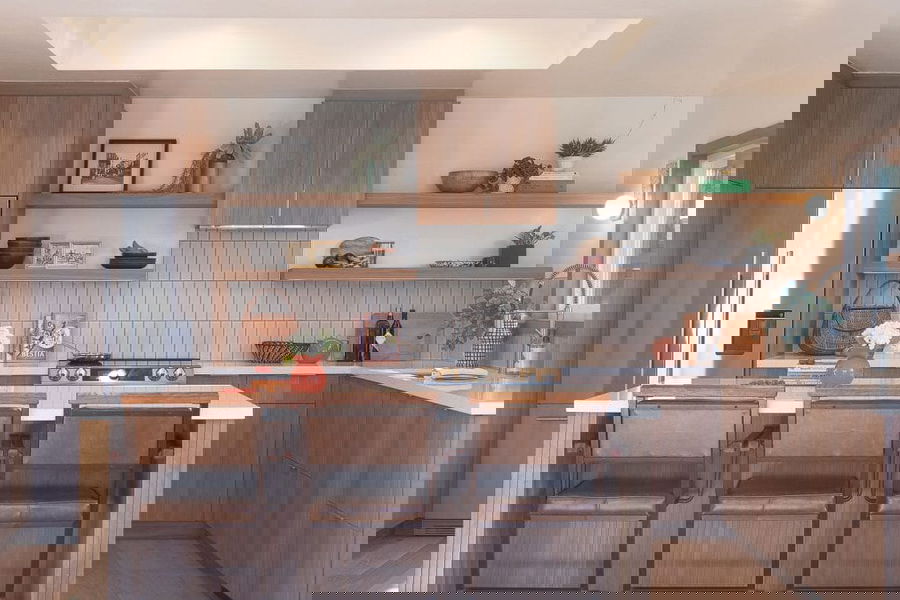 Mid century modern kitchen island seating by Decorilla designer Galina H. 