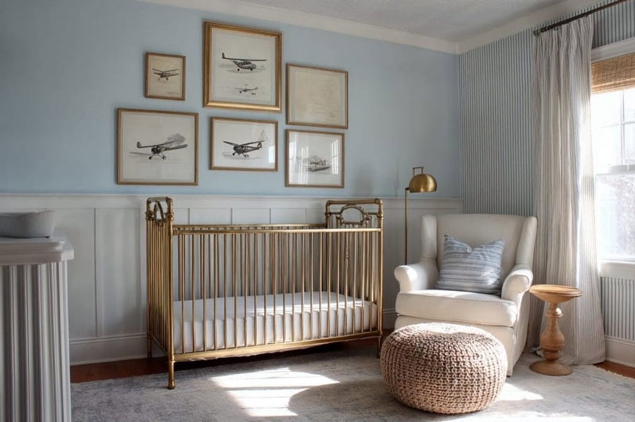 Cute-aviation-themed-nursery-by-Decorilla